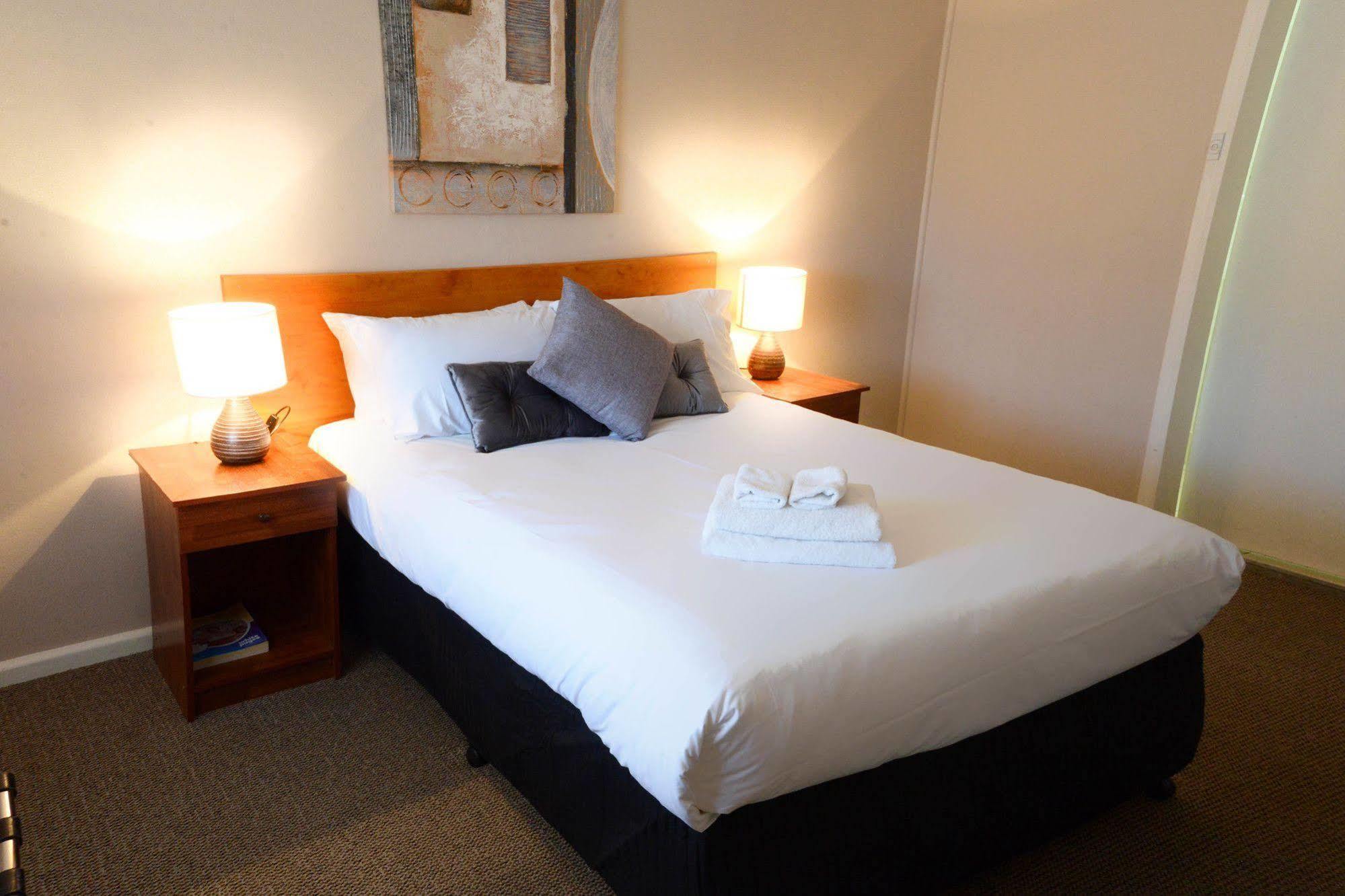 Almond Inn Tamworth Extérieur photo