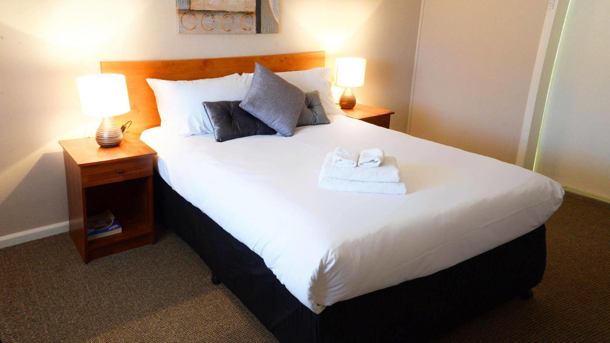 Almond Inn Tamworth Extérieur photo